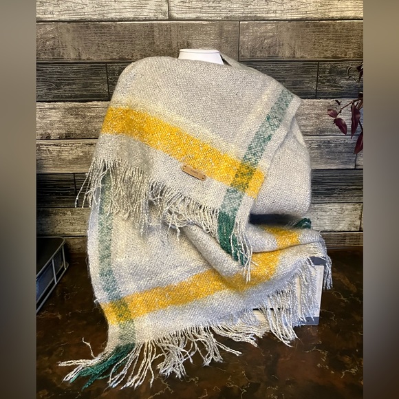 Gorgeous BARTS Scarf - Picture 6 of 6